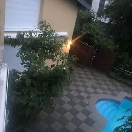 F2 Avec Piscine * Brunstatt